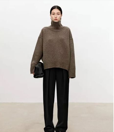 The Linnea Cashmere-Blend Turtleneck