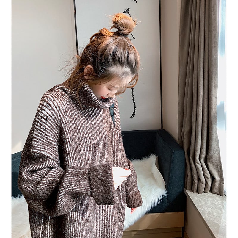 The Isolde Loose-Knit Turtleneck