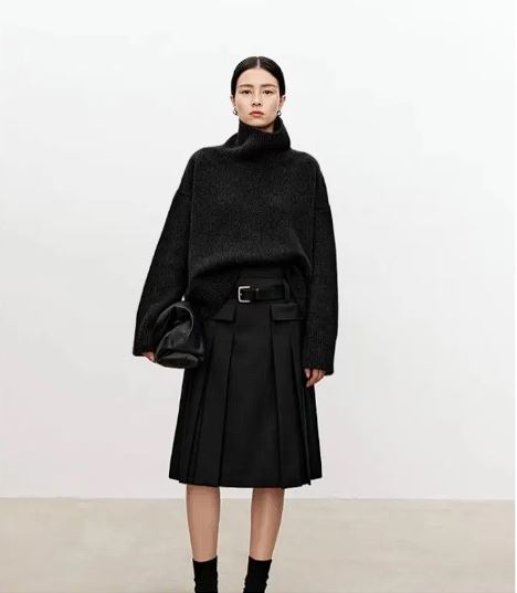 The Linnea Cashmere-Blend Turtleneck